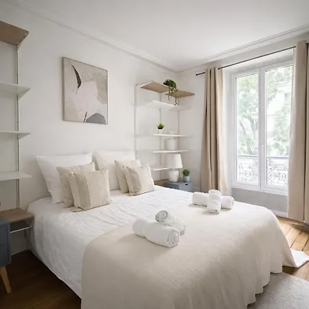 Spacieux De 2 Pièces à Montmartre